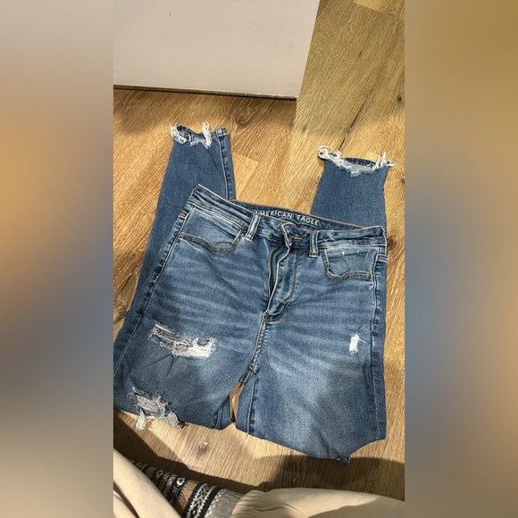 American Eagle Outfitters Denim - Women’s American Eagle distressed skinny jeans, size 6 short